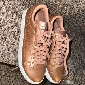 Nike blazer low in rose gold size 5